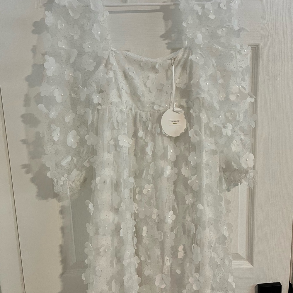Storia White Floral Mini Dress